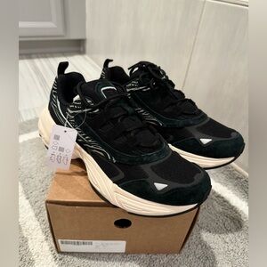 Brand new Fila shoes Women size 7 men size 5.5